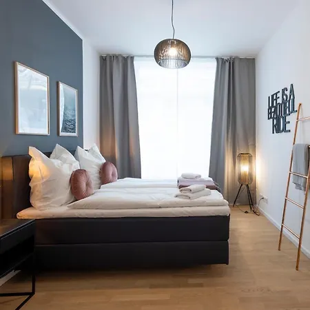 Pure Berlin Apartments - For Up To 5 Guests Near Uber Arena, Central, Stylish-2